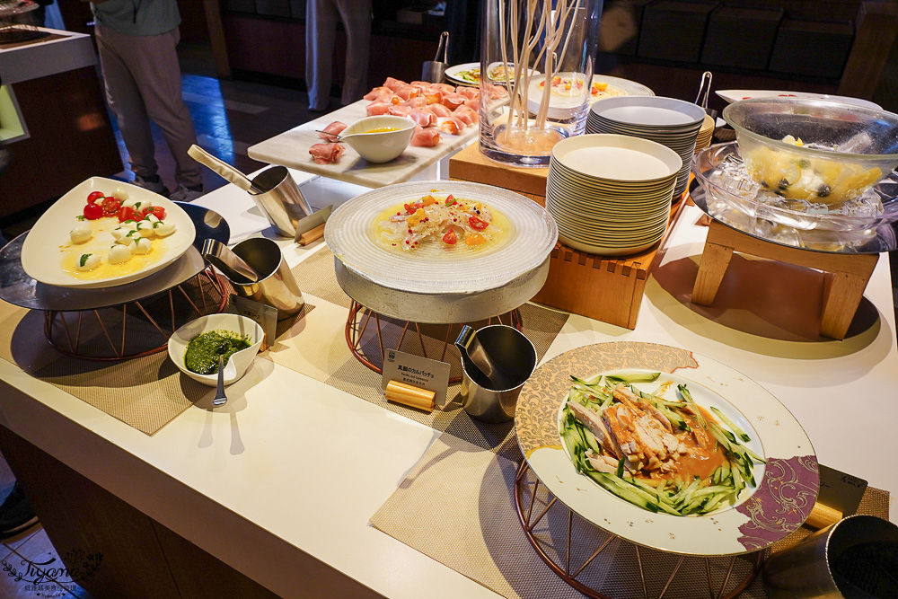 星野TOMAMU度假村人氣自助餐廳 hal，預約制自助晚餐，雪蟹、螃蟹奶油起司蔬菜、鐵板牛排、干貝、鮭魚親子手捲，網美棉花糖雲朵聖代 @緹雅瑪 美食旅遊趣