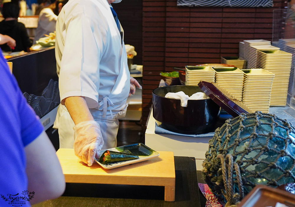 星野TOMAMU度假村人氣自助餐廳 hal，預約制自助晚餐，雪蟹、螃蟹奶油起司蔬菜、鐵板牛排、干貝、鮭魚親子手捲，網美棉花糖雲朵聖代 @緹雅瑪 美食旅遊趣