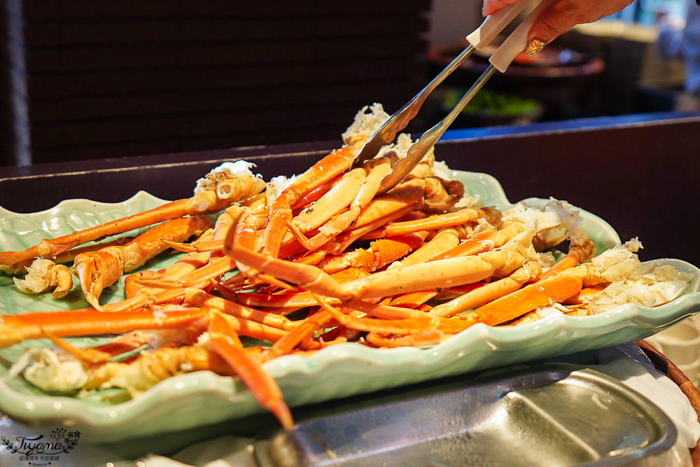 星野TOMAMU度假村人氣自助餐廳 hal，預約制自助晚餐，雪蟹、螃蟹奶油起司蔬菜、鐵板牛排、干貝、鮭魚親子手捲，網美棉花糖雲朵聖代 @緹雅瑪 美食旅遊趣