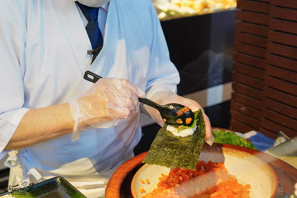 星野TOMAMU度假村人氣自助餐廳 hal，預約制自助晚餐，雪蟹、螃蟹奶油起司蔬菜、鐵板牛排、干貝、鮭魚親子手捲，網美棉花糖雲朵聖代 @緹雅瑪 美食旅遊趣