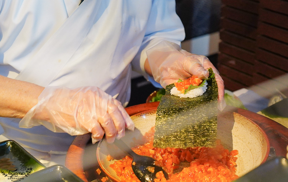 星野TOMAMU度假村人氣自助餐廳 hal，預約制自助晚餐，雪蟹、螃蟹奶油起司蔬菜、鐵板牛排、干貝、鮭魚親子手捲，網美棉花糖雲朵聖代 @緹雅瑪 美食旅遊趣