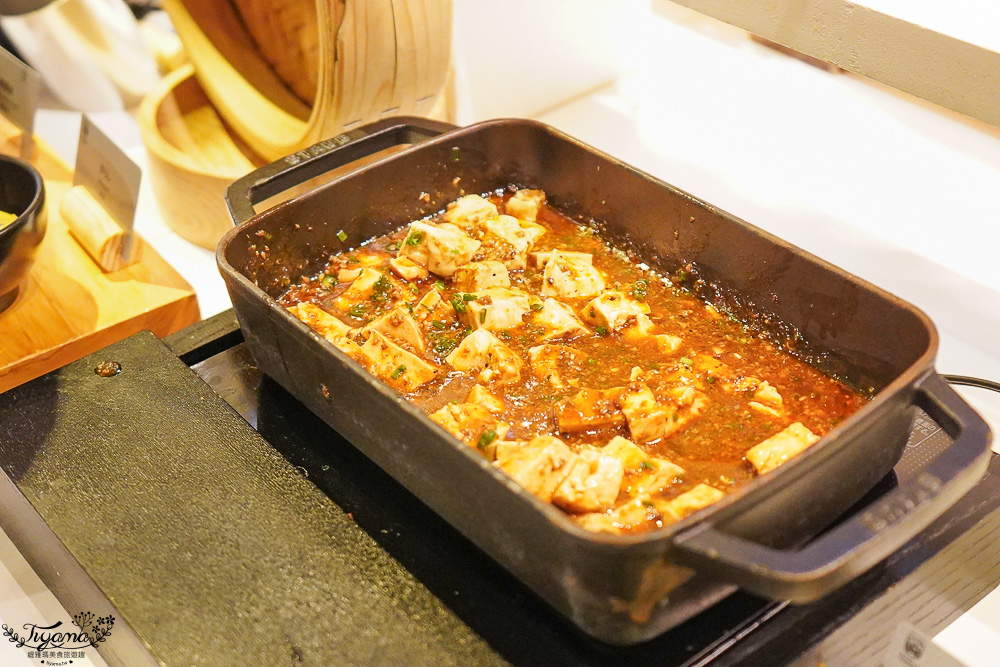 星野TOMAMU度假村人氣自助餐廳 hal，預約制自助晚餐，雪蟹、螃蟹奶油起司蔬菜、鐵板牛排、干貝、鮭魚親子手捲，網美棉花糖雲朵聖代 @緹雅瑪 美食旅遊趣