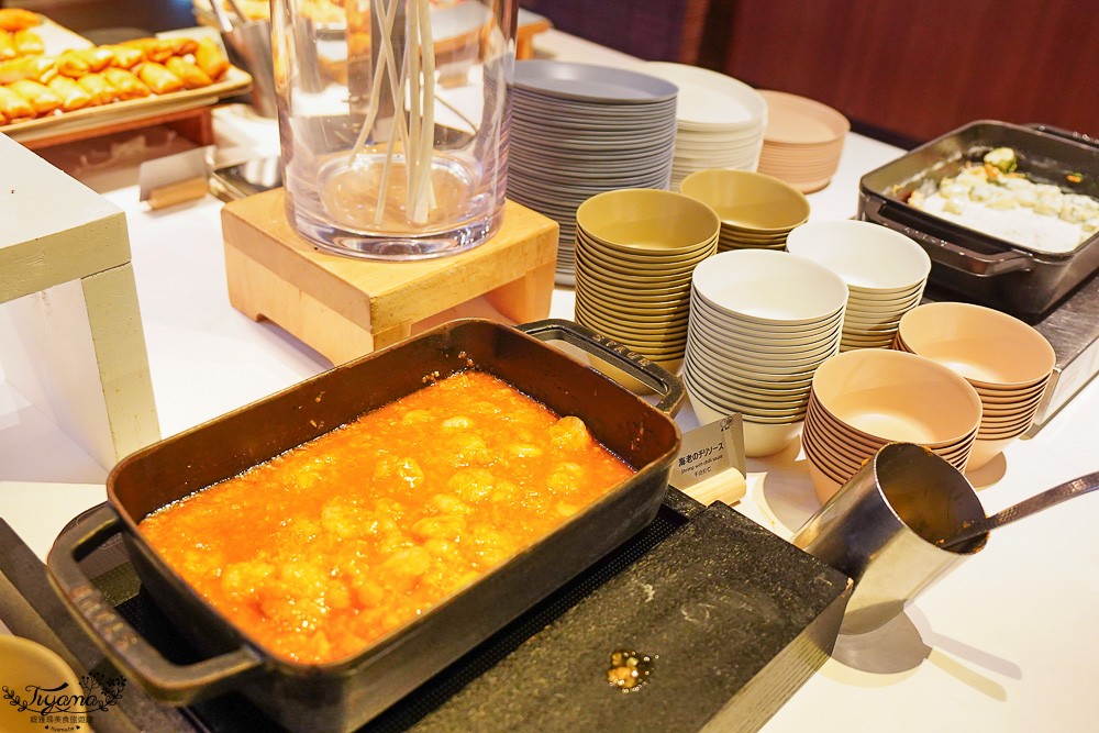 星野TOMAMU度假村人氣自助餐廳 hal，預約制自助晚餐，雪蟹、螃蟹奶油起司蔬菜、鐵板牛排、干貝、鮭魚親子手捲，網美棉花糖雲朵聖代 @緹雅瑪 美食旅遊趣