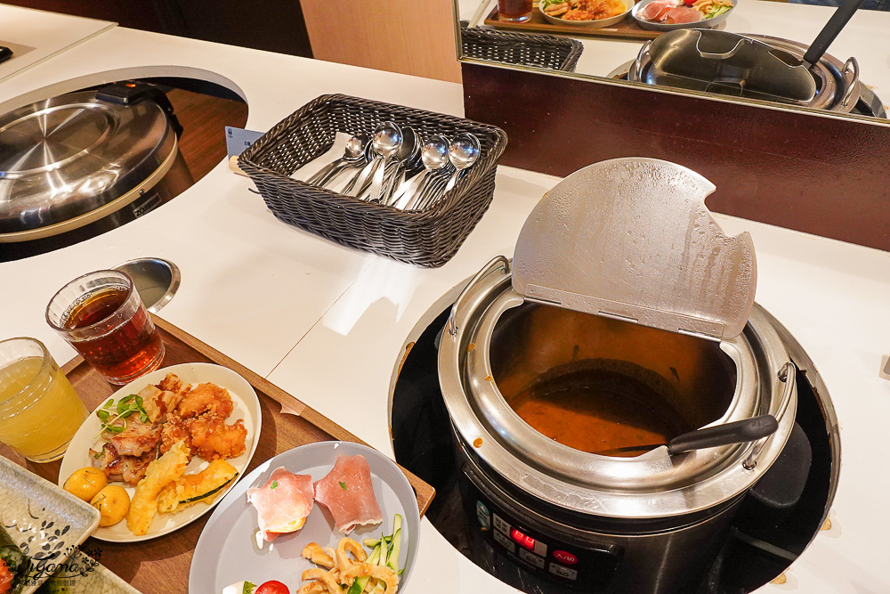 星野TOMAMU度假村人氣自助餐廳 hal，預約制自助晚餐，雪蟹、螃蟹奶油起司蔬菜、鐵板牛排、干貝、鮭魚親子手捲，網美棉花糖雲朵聖代 @緹雅瑪 美食旅遊趣