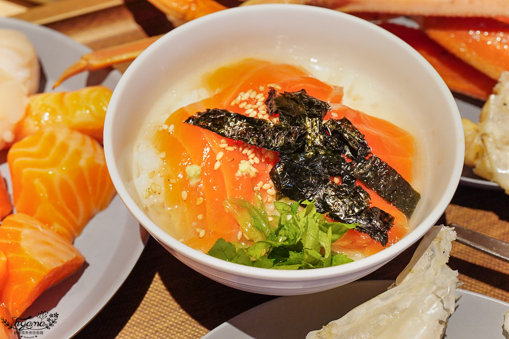 星野TOMAMU度假村人氣自助餐廳 hal，預約制自助晚餐，雪蟹、螃蟹奶油起司蔬菜、鐵板牛排、干貝、鮭魚親子手捲，網美棉花糖雲朵聖代 @緹雅瑪 美食旅遊趣