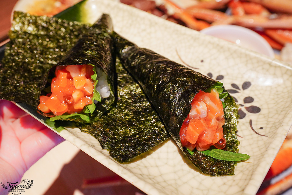 星野TOMAMU度假村人氣自助餐廳 hal，預約制自助晚餐，雪蟹、螃蟹奶油起司蔬菜、鐵板牛排、干貝、鮭魚親子手捲，網美棉花糖雲朵聖代 @緹雅瑪 美食旅遊趣