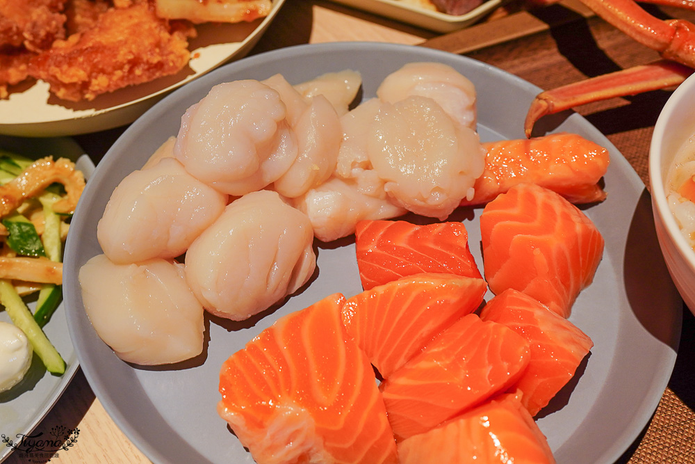 星野TOMAMU度假村人氣自助餐廳 hal，預約制自助晚餐，雪蟹、螃蟹奶油起司蔬菜、鐵板牛排、干貝、鮭魚親子手捲，網美棉花糖雲朵聖代 @緹雅瑪 美食旅遊趣