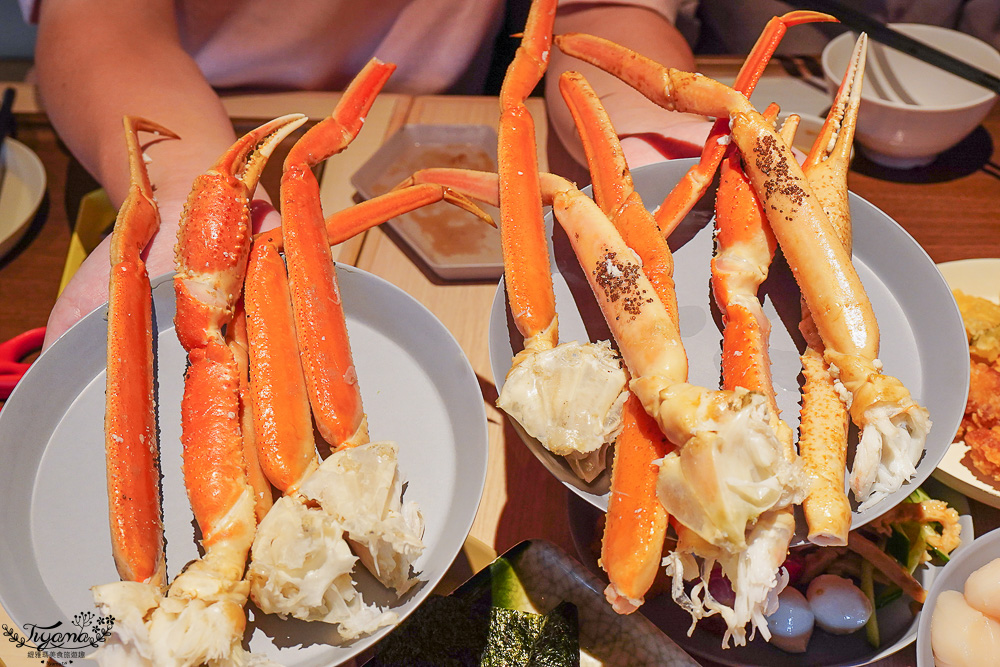 星野TOMAMU度假村人氣自助餐廳 hal，預約制自助晚餐，雪蟹、螃蟹奶油起司蔬菜、鐵板牛排、干貝、鮭魚親子手捲，網美棉花糖雲朵聖代 @緹雅瑪 美食旅遊趣