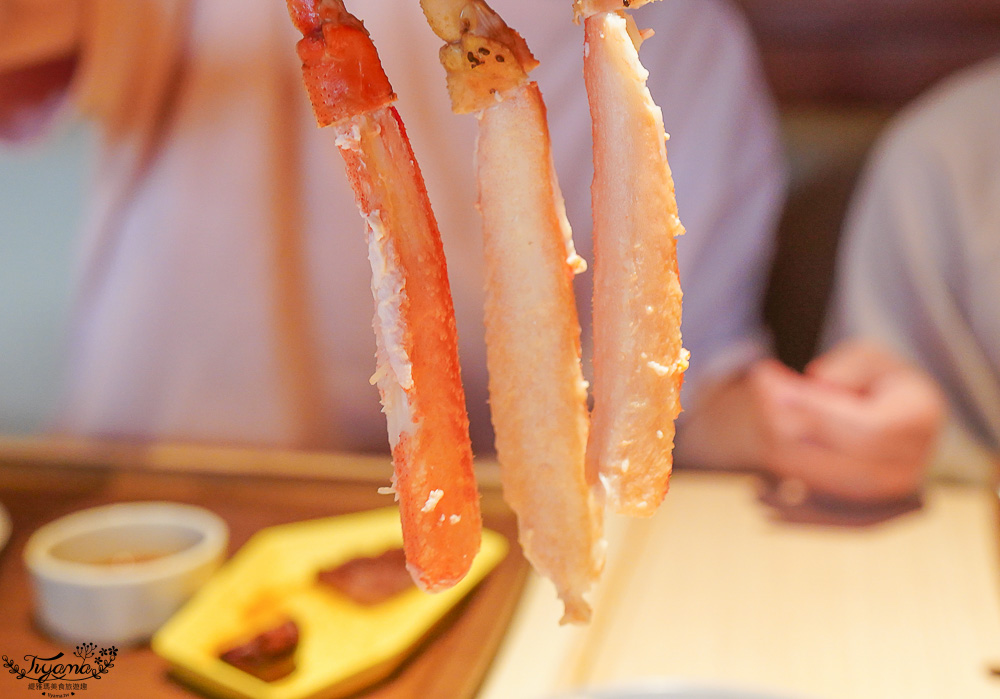 星野TOMAMU度假村人氣自助餐廳 hal，預約制自助晚餐，雪蟹、螃蟹奶油起司蔬菜、鐵板牛排、干貝、鮭魚親子手捲，網美棉花糖雲朵聖代 @緹雅瑪 美食旅遊趣