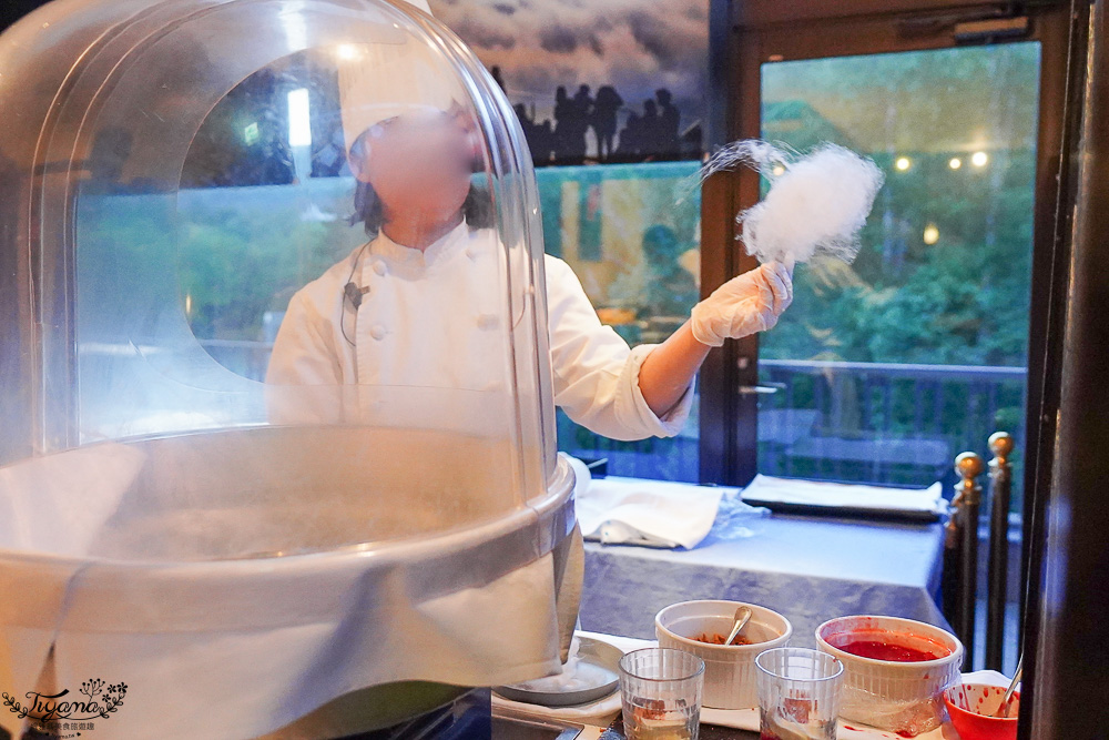 星野TOMAMU度假村人氣自助餐廳 hal，預約制自助晚餐，雪蟹、螃蟹奶油起司蔬菜、鐵板牛排、干貝、鮭魚親子手捲，網美棉花糖雲朵聖代 @緹雅瑪 美食旅遊趣