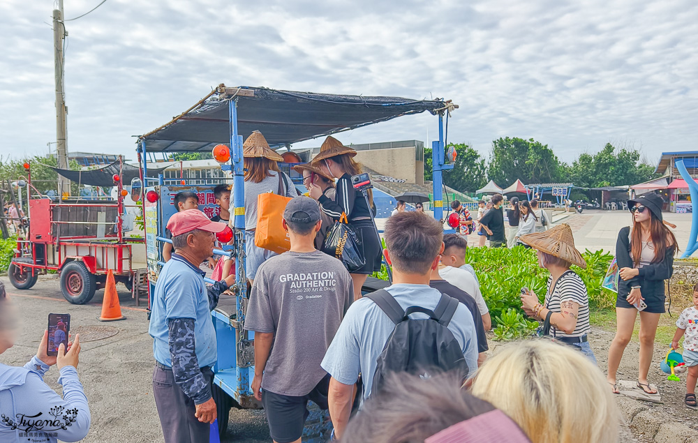 王功鐵牛車．王功採蚵車｜彩雲王功潮間帶之旅：搭採蚵車、挖蛤蜊玩水、烤鮮蚵吃到飽！大人200、兒童100、幼兒免費 @緹雅瑪 美食旅遊趣