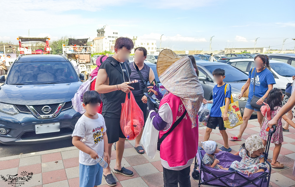 王功鐵牛車．王功採蚵車｜彩雲王功潮間帶之旅：搭採蚵車、挖蛤蜊玩水、烤鮮蚵吃到飽！大人200、兒童100、幼兒免費 @緹雅瑪 美食旅遊趣