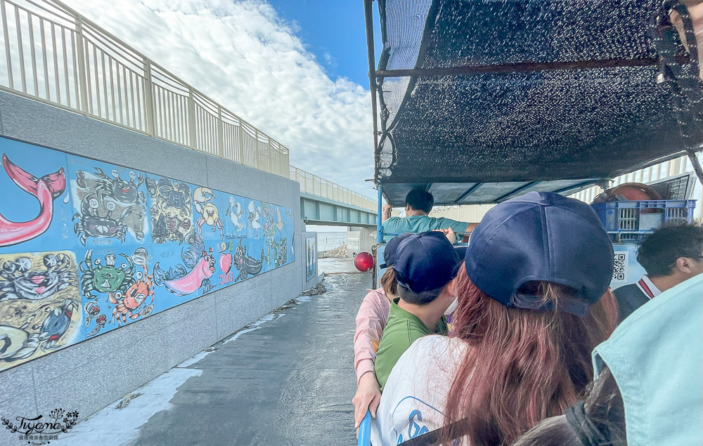 王功鐵牛車．王功採蚵車｜彩雲王功潮間帶之旅：搭採蚵車、挖蛤蜊玩水、烤鮮蚵吃到飽！大人200、兒童100、幼兒免費 @緹雅瑪 美食旅遊趣