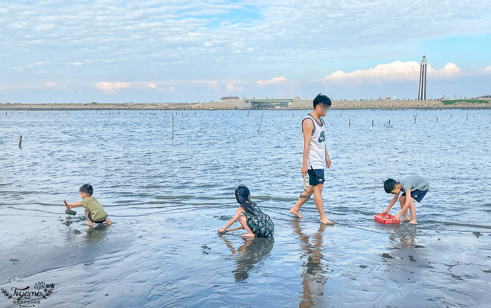 王功鐵牛車．王功採蚵車｜彩雲王功潮間帶之旅：搭採蚵車、挖蛤蜊玩水、烤鮮蚵吃到飽！大人200、兒童100、幼兒免費 @緹雅瑪 美食旅遊趣