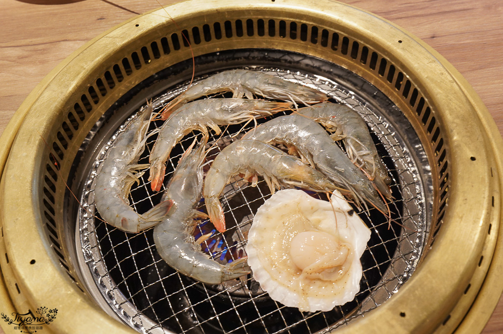 北海道三大螃蟹吃到飽「 伝 Den-JAPANESE BUFFET DINING」，螃蟹.海鮮.肉品.壽司.軟性飲料任你吃，BBQ、涮涮鍋二選一，KKday加碼90分鐘 @緹雅瑪 美食旅遊趣