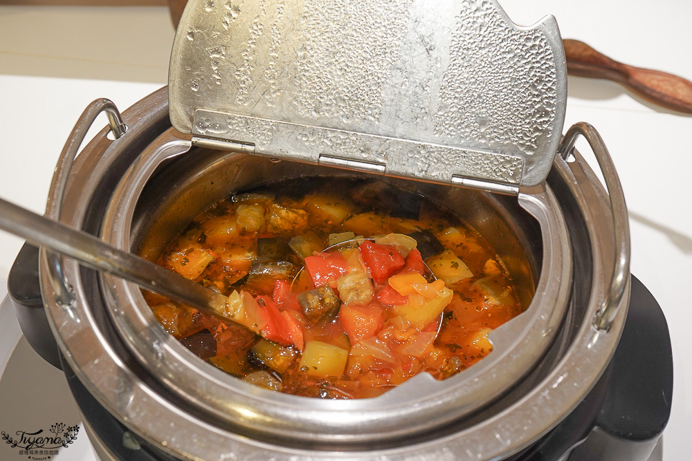 星野集團 西表島飯店 自助晚餐篇！亞熱帶西表島特色料理，沖繩牛排、花蟹海鮮湯、石垣島布丁、八重山泡盛 @緹雅瑪 美食旅遊趣