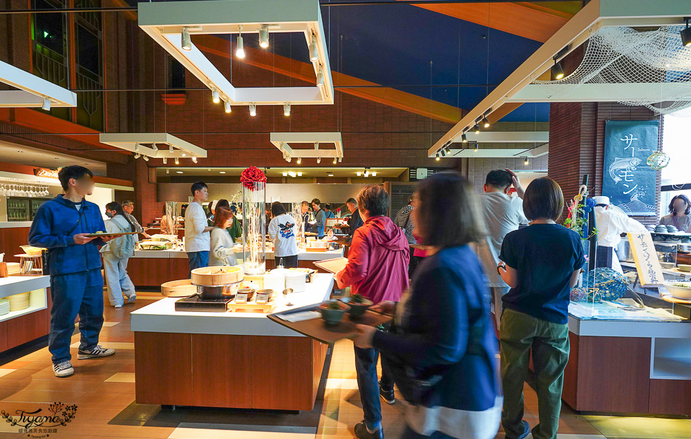 星野TOMAMU度假村自助早餐hal，鮭魚親子丼、法國吐司、豐盛西式糕點櫃，早餐前先至水之教堂參觀 @緹雅瑪 美食旅遊趣