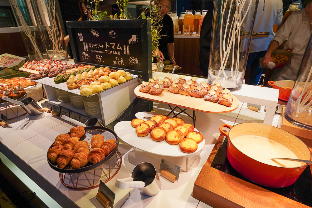 星野TOMAMU度假村自助早餐hal，鮭魚親子丼、法國吐司、豐盛西式糕點櫃，早餐前先至水之教堂參觀 @緹雅瑪 美食旅遊趣