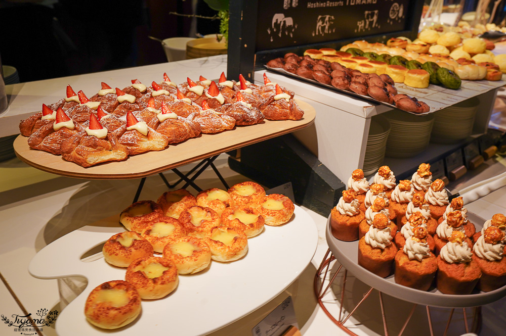 星野TOMAMU度假村自助早餐hal，鮭魚親子丼、法國吐司、豐盛西式糕點櫃，早餐前先至水之教堂參觀 @緹雅瑪 美食旅遊趣