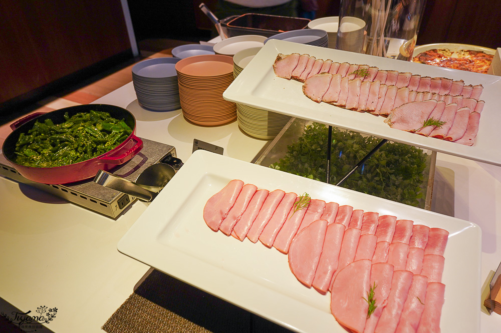 星野TOMAMU度假村自助早餐hal，鮭魚親子丼、法國吐司、豐盛西式糕點櫃，早餐前先至水之教堂參觀 @緹雅瑪 美食旅遊趣