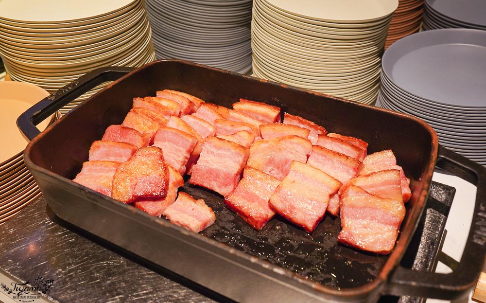 星野TOMAMU度假村自助早餐hal，鮭魚親子丼、法國吐司、豐盛西式糕點櫃，早餐前先至水之教堂參觀 @緹雅瑪 美食旅遊趣