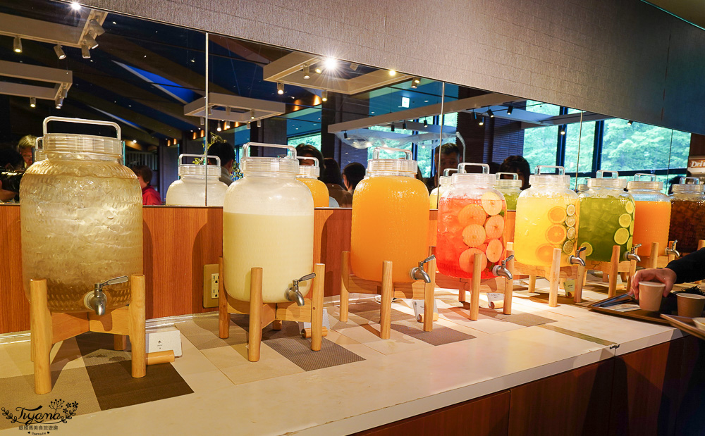 星野TOMAMU度假村自助早餐hal，鮭魚親子丼、法國吐司、豐盛西式糕點櫃，早餐前先至水之教堂參觀 @緹雅瑪 美食旅遊趣