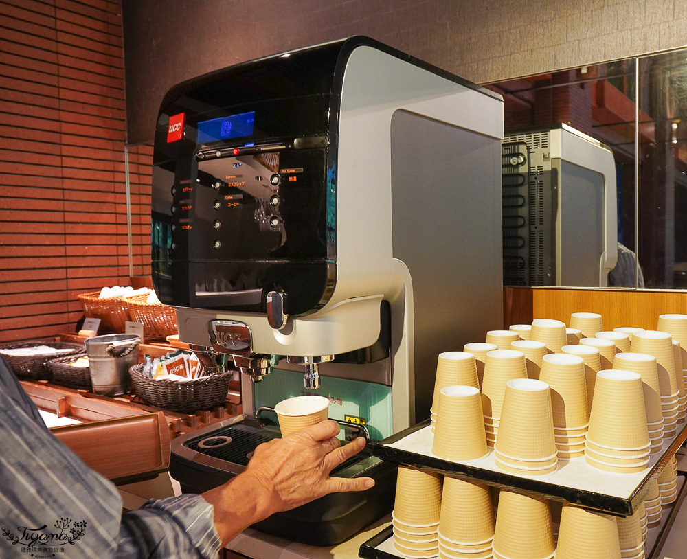 星野TOMAMU度假村自助早餐hal，鮭魚親子丼、法國吐司、豐盛西式糕點櫃，早餐前先至水之教堂參觀 @緹雅瑪 美食旅遊趣