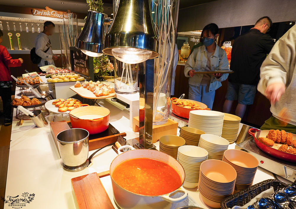 星野TOMAMU度假村自助早餐hal，鮭魚親子丼、法國吐司、豐盛西式糕點櫃，早餐前先至水之教堂參觀 @緹雅瑪 美食旅遊趣