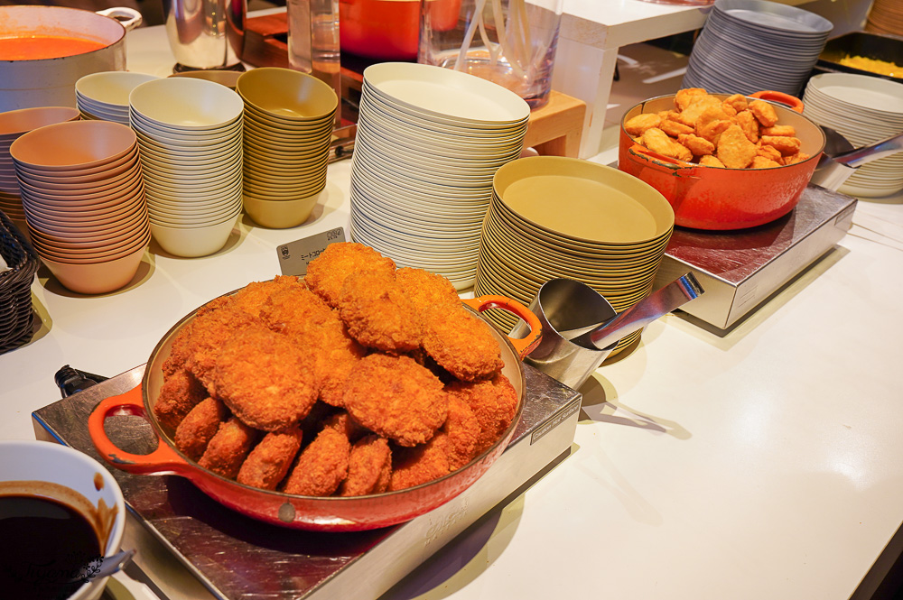 星野TOMAMU度假村自助早餐hal，鮭魚親子丼、法國吐司、豐盛西式糕點櫃，早餐前先至水之教堂參觀 @緹雅瑪 美食旅遊趣