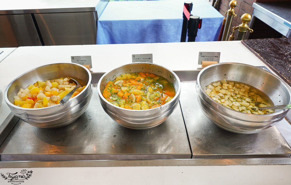 星野TOMAMU度假村自助早餐hal，鮭魚親子丼、法國吐司、豐盛西式糕點櫃，早餐前先至水之教堂參觀 @緹雅瑪 美食旅遊趣