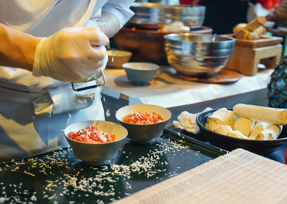 星野TOMAMU度假村自助早餐hal，鮭魚親子丼、法國吐司、豐盛西式糕點櫃，早餐前先至水之教堂參觀 @緹雅瑪 美食旅遊趣