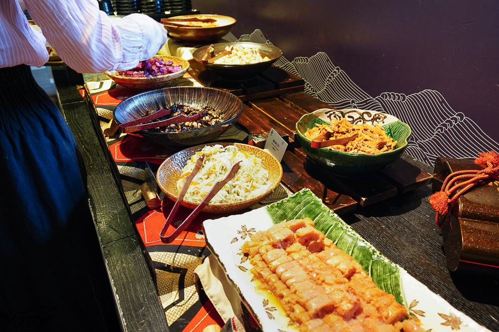 星野TOMAMU度假村自助早餐hal，鮭魚親子丼、法國吐司、豐盛西式糕點櫃，早餐前先至水之教堂參觀 @緹雅瑪 美食旅遊趣