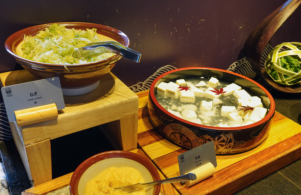 星野TOMAMU度假村自助早餐hal，鮭魚親子丼、法國吐司、豐盛西式糕點櫃，早餐前先至水之教堂參觀 @緹雅瑪 美食旅遊趣