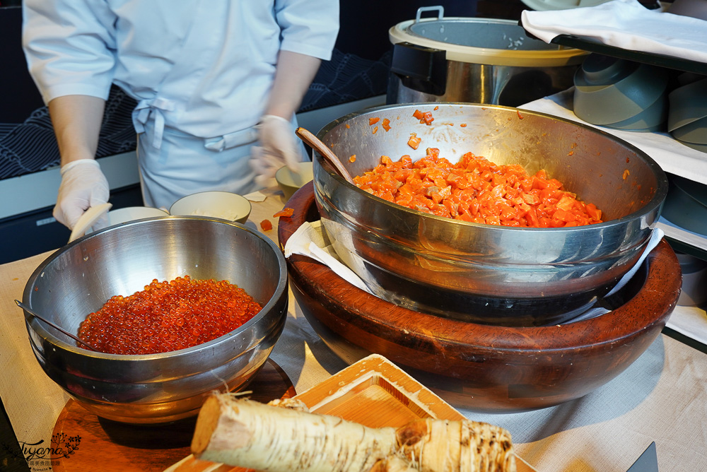 星野TOMAMU度假村自助早餐hal，鮭魚親子丼、法國吐司、豐盛西式糕點櫃，早餐前先至水之教堂參觀 @緹雅瑪 美食旅遊趣