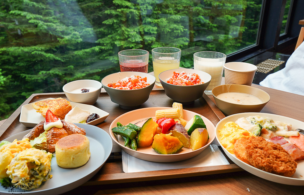 星野TOMAMU度假村自助早餐hal，鮭魚親子丼、法國吐司、豐盛西式糕點櫃，早餐前先至水之教堂參觀 @緹雅瑪 美食旅遊趣