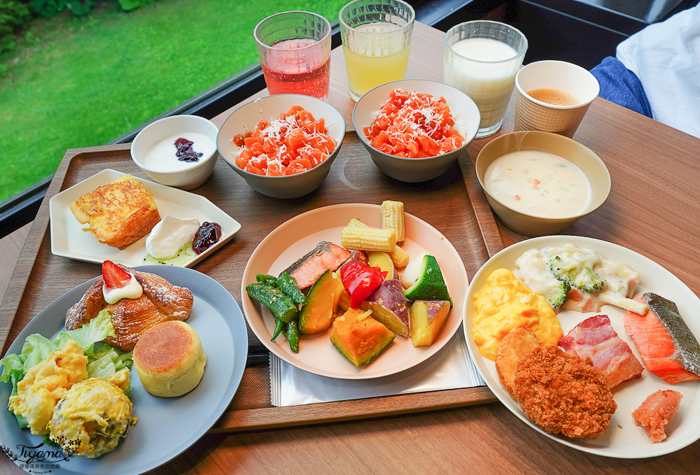 星野TOMAMU度假村自助早餐hal，鮭魚親子丼、法國吐司、豐盛西式糕點櫃，早餐前先至水之教堂參觀 @緹雅瑪 美食旅遊趣
