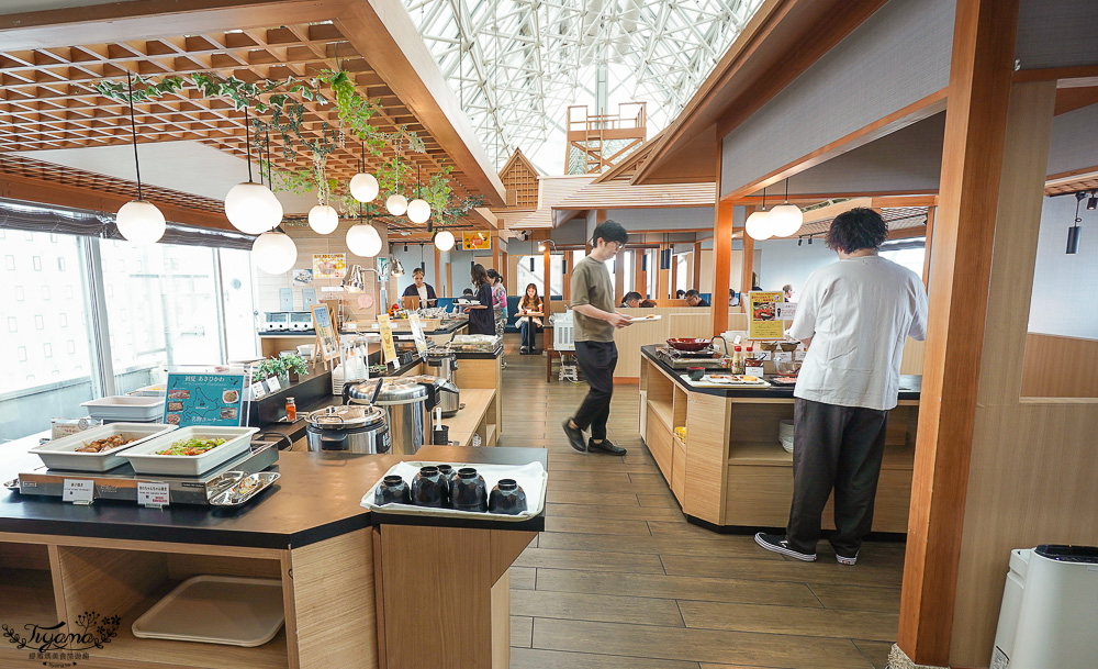 旭川車站住宿｜WING國際飯店 旭川站前｜KOKO HOTEL 旭川站前，美味早餐DIY海鮮丼，近車場、超市、購物中心 @緹雅瑪 美食旅遊趣
