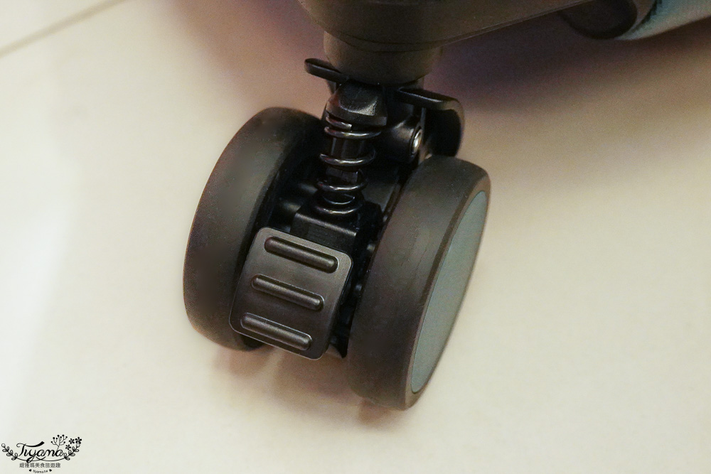 台灣行李箱推薦｜Arowana亞諾納 台灣設計品牌：31吋極致美學運動鋁框行李箱｜29吋前開式/側開式 避震輪河馬行李箱｜走出你的旅行品味 @緹雅瑪 美食旅遊趣