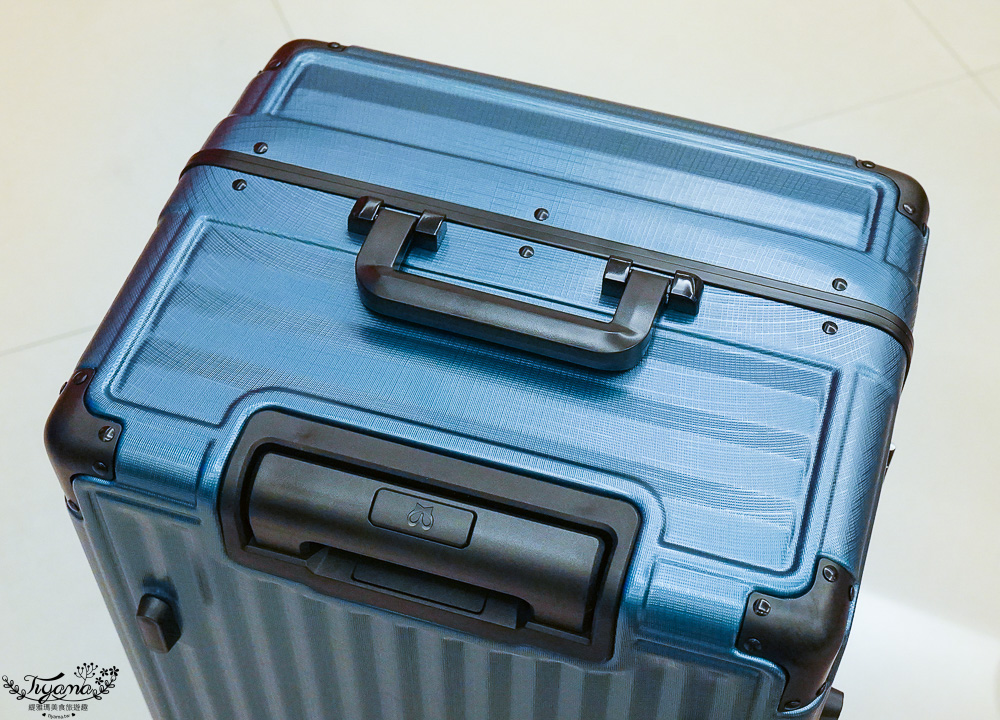 台灣行李箱推薦｜Arowana亞諾納 台灣設計品牌：31吋極致美學運動鋁框行李箱｜29吋前開式/側開式 避震輪河馬行李箱｜走出你的旅行品味 @緹雅瑪 美食旅遊趣