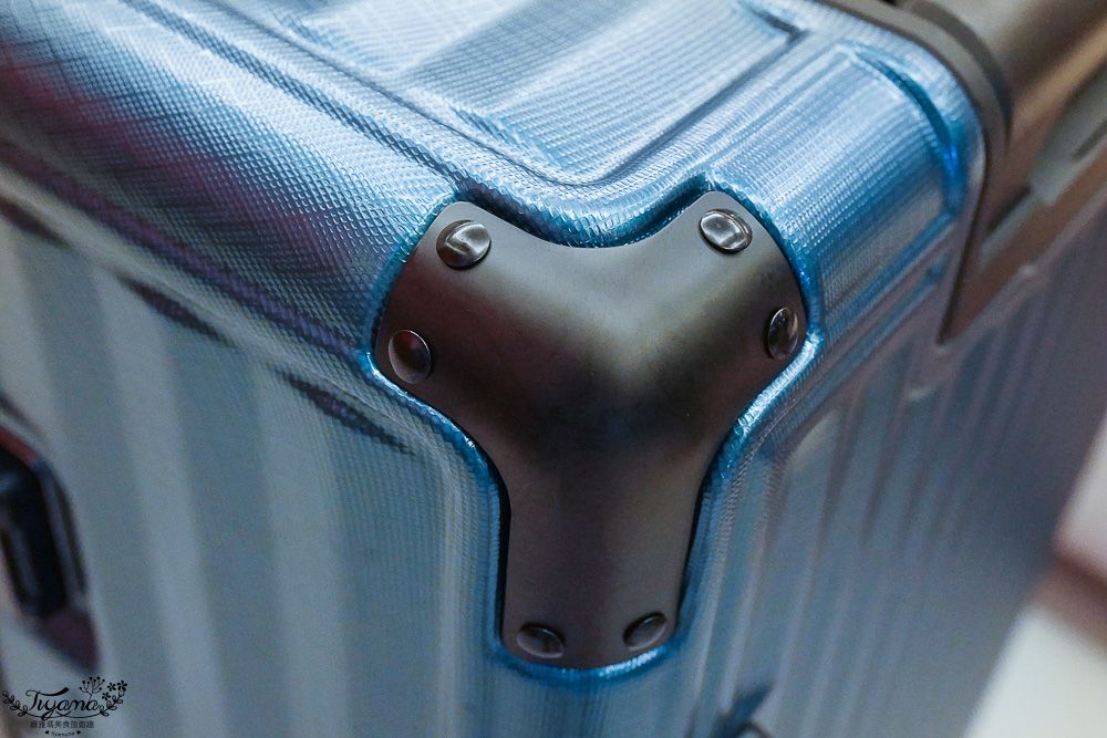 台灣行李箱推薦｜Arowana亞諾納 台灣設計品牌：31吋極致美學運動鋁框行李箱｜29吋前開式/側開式 避震輪河馬行李箱｜走出你的旅行品味 @緹雅瑪 美食旅遊趣
