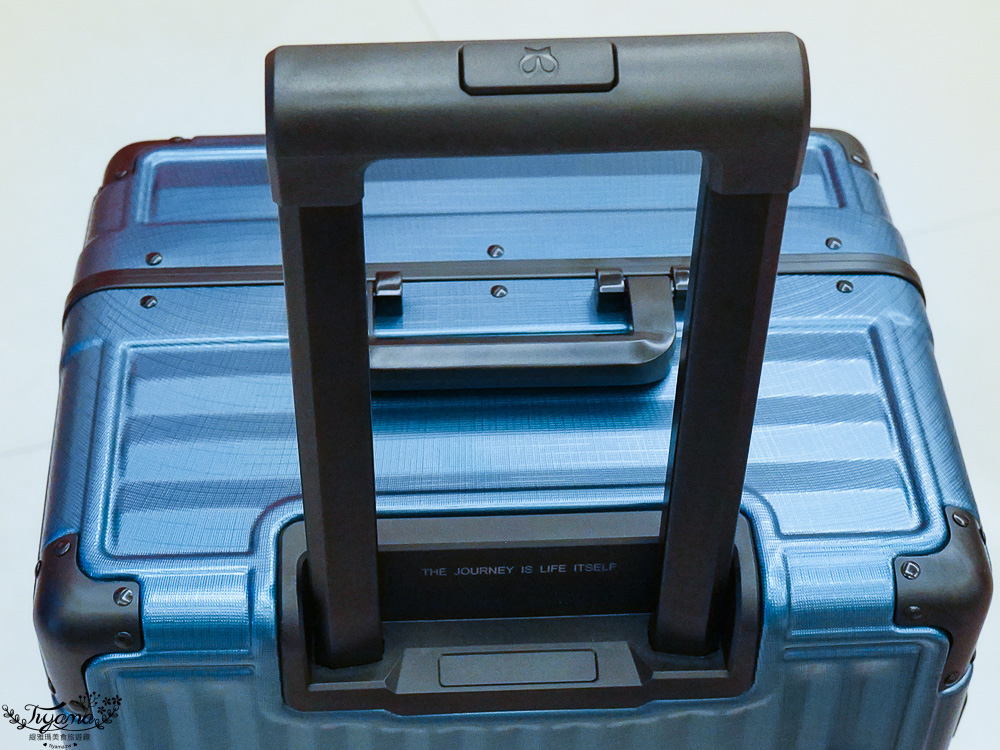 台灣行李箱推薦｜Arowana亞諾納 台灣設計品牌：31吋極致美學運動鋁框行李箱｜29吋前開式/側開式 避震輪河馬行李箱｜走出你的旅行品味 @緹雅瑪 美食旅遊趣