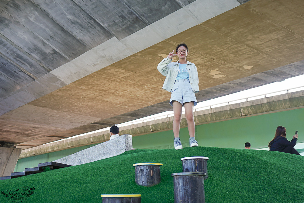 宜蘭公園「礁溪二龍之心公園」龍舟主題親子景點，高速公路下的遮陽兒童遊戲場、籃球場！有免費停車場 @緹雅瑪 美食旅遊趣