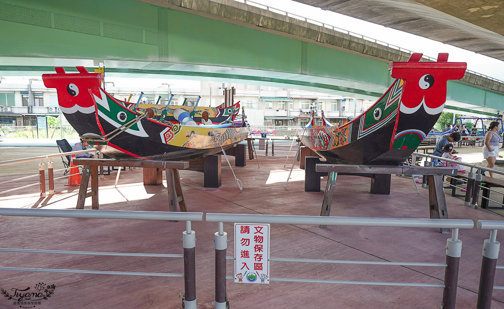 宜蘭公園「礁溪二龍之心公園」龍舟主題親子景點，高速公路下的遮陽兒童遊戲場、籃球場！有免費停車場 @緹雅瑪 美食旅遊趣