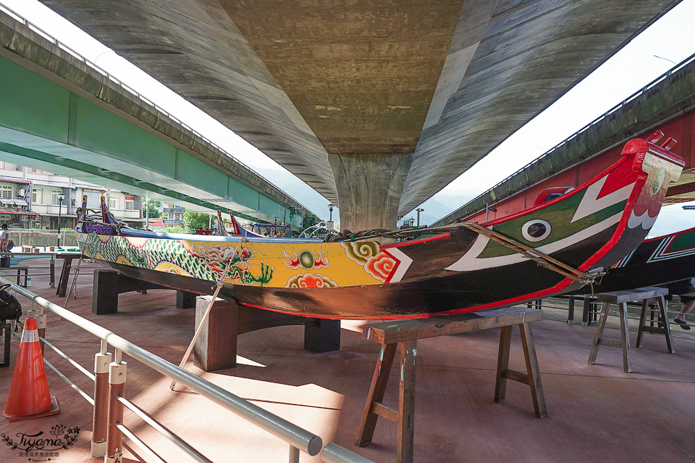 宜蘭公園「礁溪二龍之心公園」龍舟主題親子景點，高速公路下的遮陽兒童遊戲場、籃球場！有免費停車場 @緹雅瑪 美食旅遊趣
