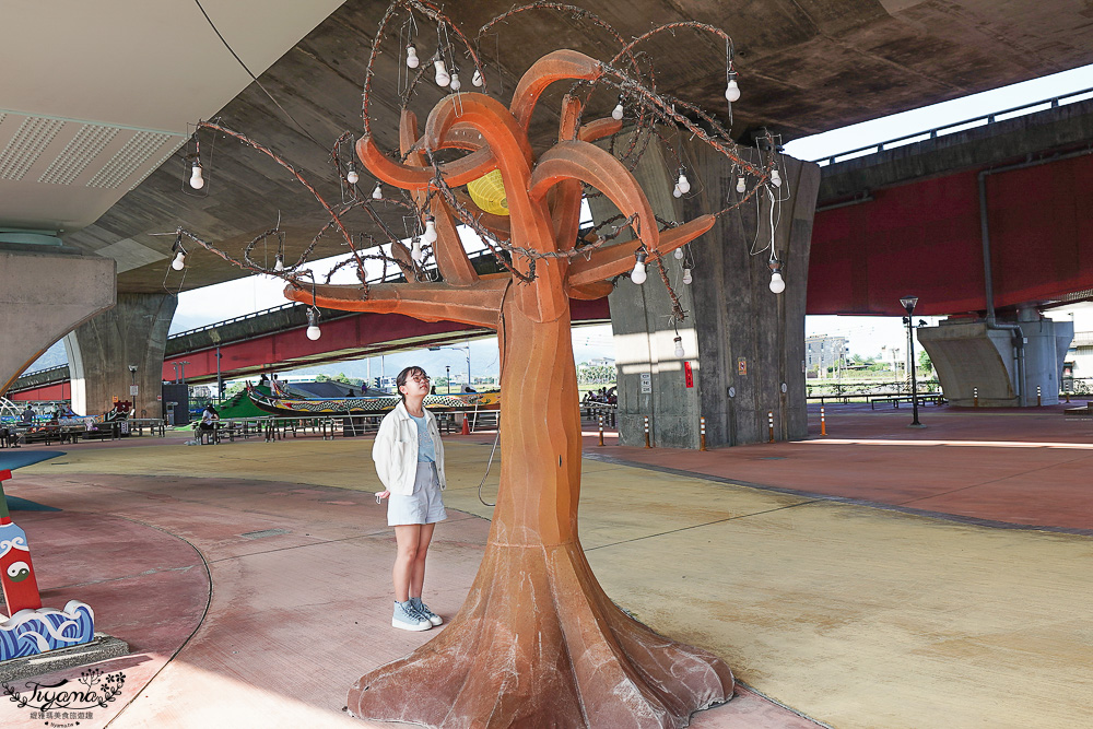 宜蘭公園「礁溪二龍之心公園」龍舟主題親子景點，高速公路下的遮陽兒童遊戲場、籃球場！有免費停車場 @緹雅瑪 美食旅遊趣