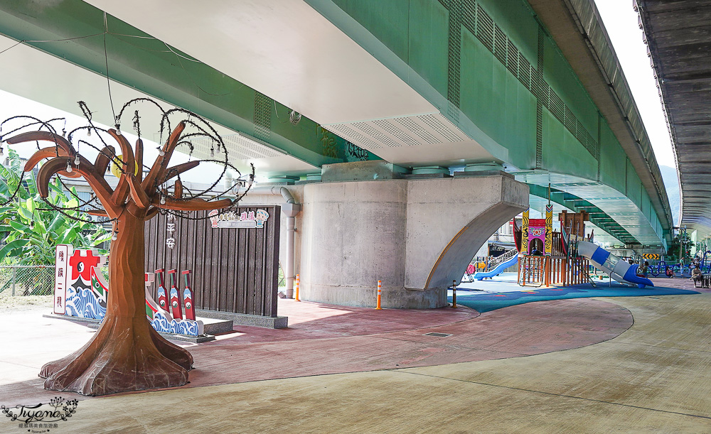 宜蘭公園「礁溪二龍之心公園」龍舟主題親子景點，高速公路下的遮陽兒童遊戲場、籃球場！有免費停車場 @緹雅瑪 美食旅遊趣