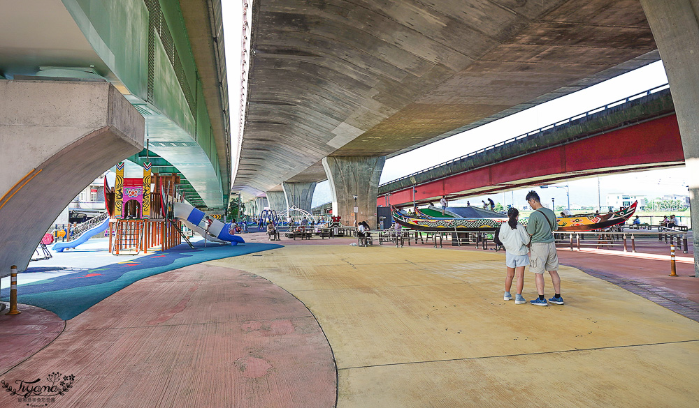 宜蘭公園「礁溪二龍之心公園」龍舟主題親子景點，高速公路下的遮陽兒童遊戲場、籃球場！有免費停車場 @緹雅瑪 美食旅遊趣