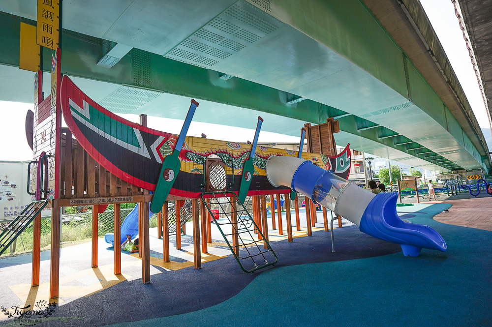 宜蘭公園「礁溪二龍之心公園」龍舟主題親子景點，高速公路下的遮陽兒童遊戲場、籃球場！有免費停車場 @緹雅瑪 美食旅遊趣
