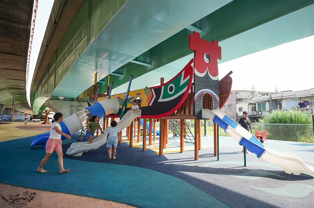 宜蘭公園「礁溪二龍之心公園」龍舟主題親子景點，高速公路下的遮陽兒童遊戲場、籃球場！有免費停車場 @緹雅瑪 美食旅遊趣