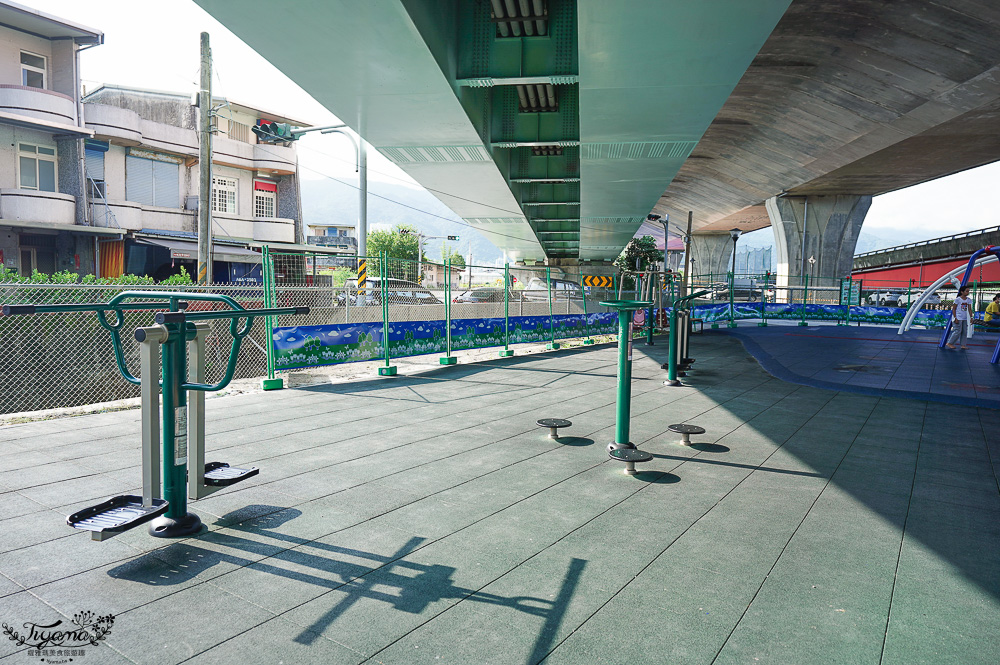 宜蘭公園「礁溪二龍之心公園」龍舟主題親子景點，高速公路下的遮陽兒童遊戲場、籃球場！有免費停車場 @緹雅瑪 美食旅遊趣